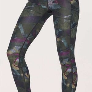 Lululemon Speed Up Tight ( full-on luxtreme 28”) Aura Dark Chrome Multi size 4